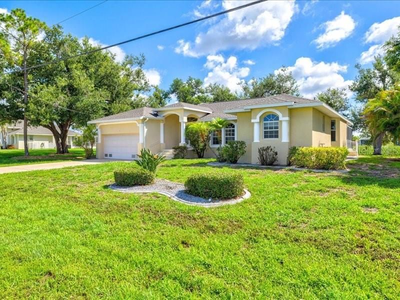 Activo con contrato: $435,000 (4 camas, 3 baños, 2320 Pies cuadrados)