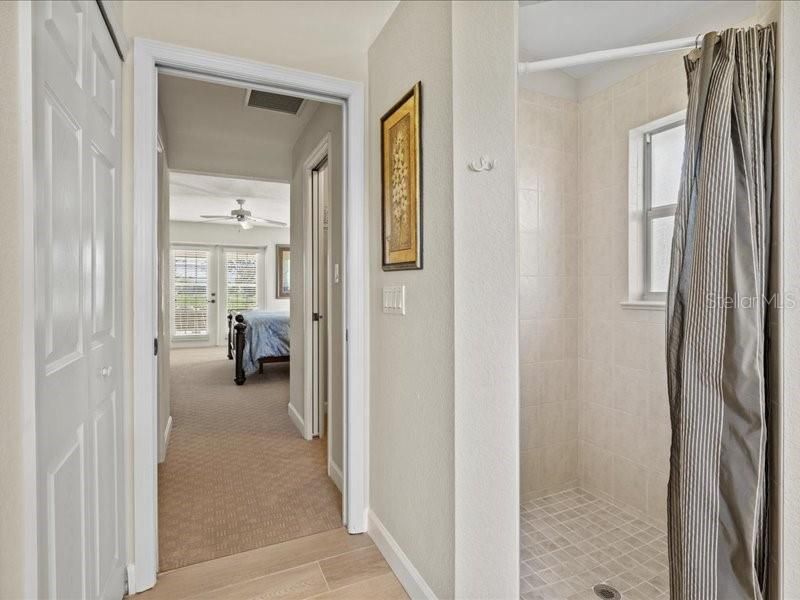 Activo con contrato: $435,000 (4 camas, 3 baños, 2320 Pies cuadrados)