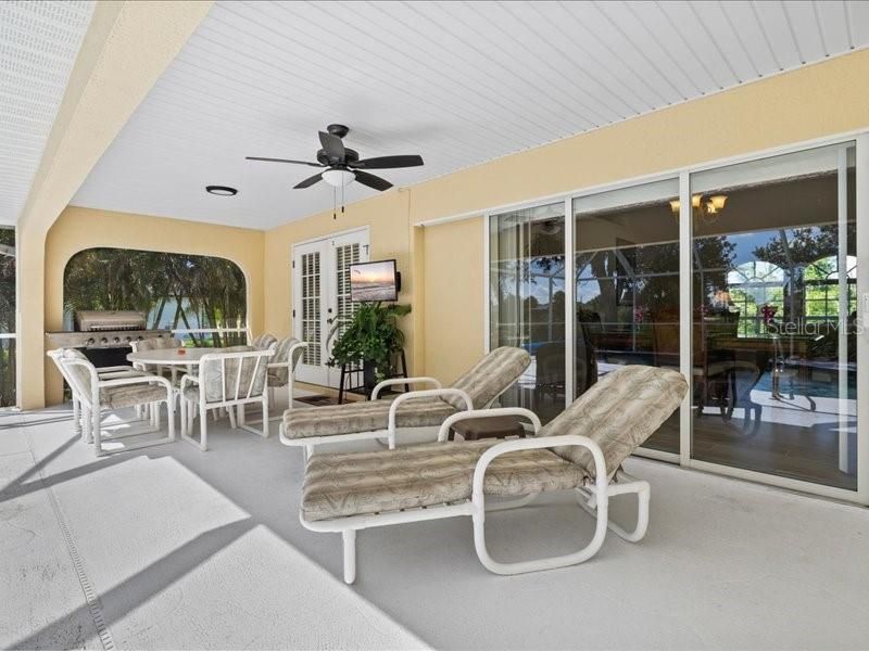 Activo con contrato: $435,000 (4 camas, 3 baños, 2320 Pies cuadrados)