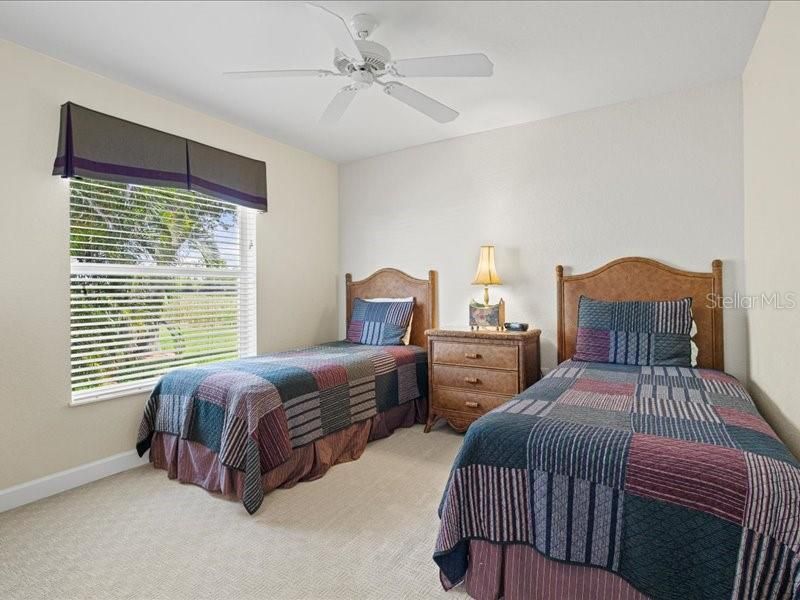 Activo con contrato: $435,000 (4 camas, 3 baños, 2320 Pies cuadrados)