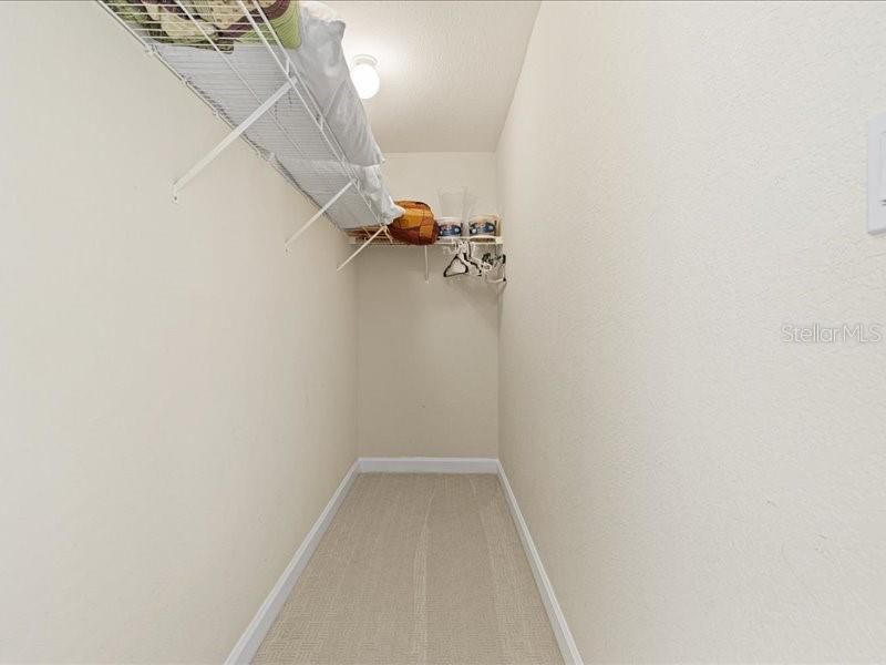 Activo con contrato: $435,000 (4 camas, 3 baños, 2320 Pies cuadrados)