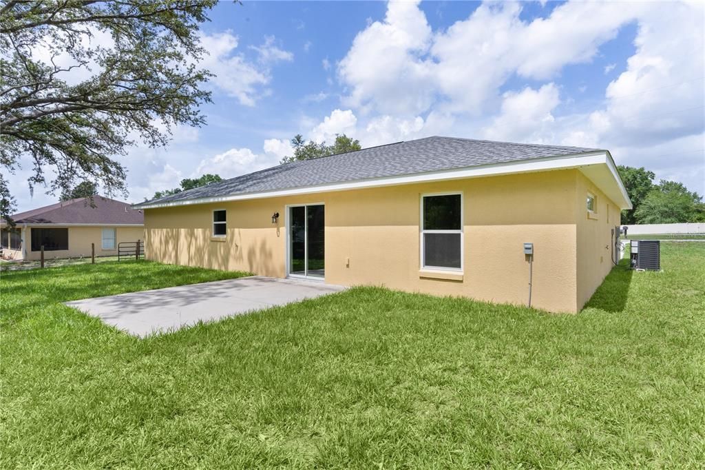 Под контрактом: $349,900 (3 спален, 2 ванн, 1563 Квадратных фут)