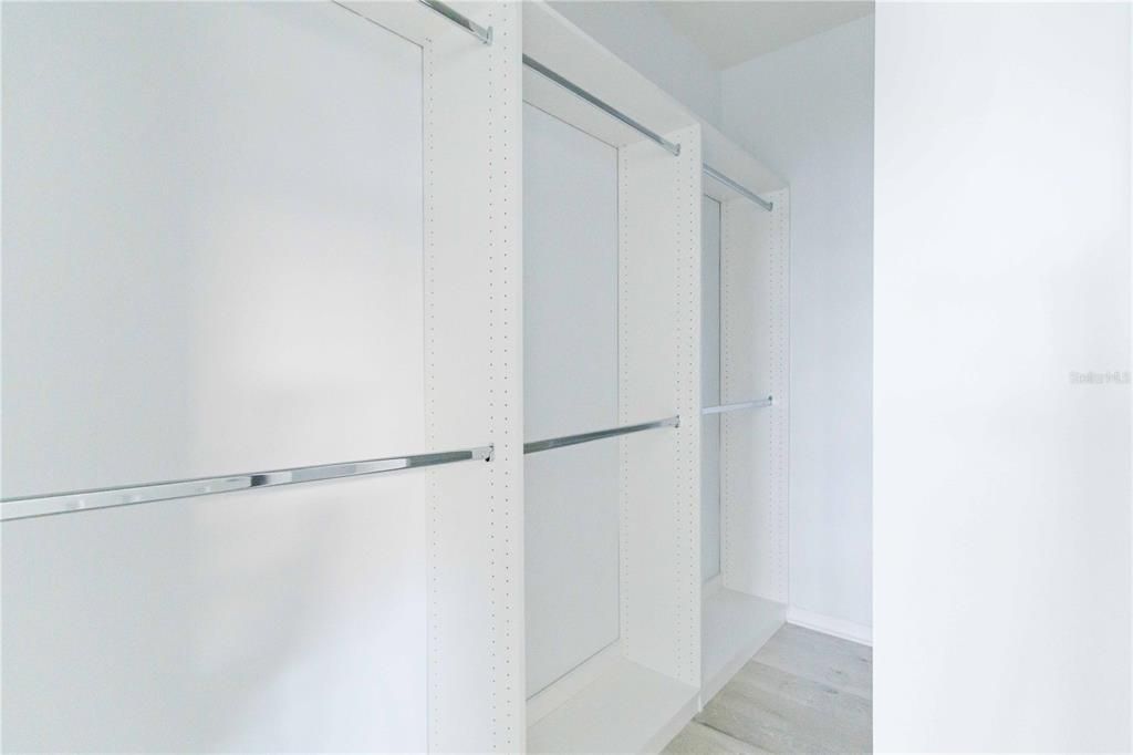 合同活跃: $359,000 (2 贝兹, 2 浴室, 1437 平方英尺)