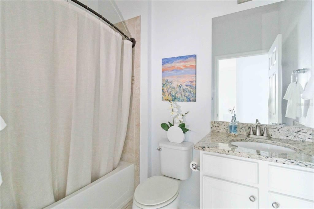 合同活跃: $359,000 (2 贝兹, 2 浴室, 1437 平方英尺)