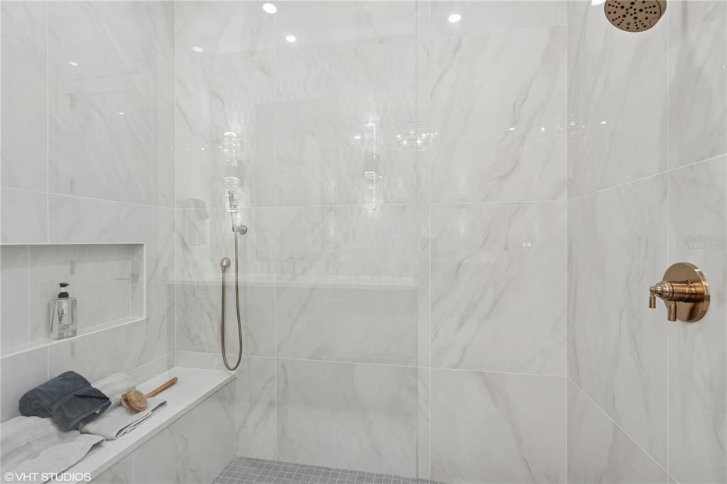 For Sale: $1,200,000 (3 beds, 3 baths, 2369 Square Feet)