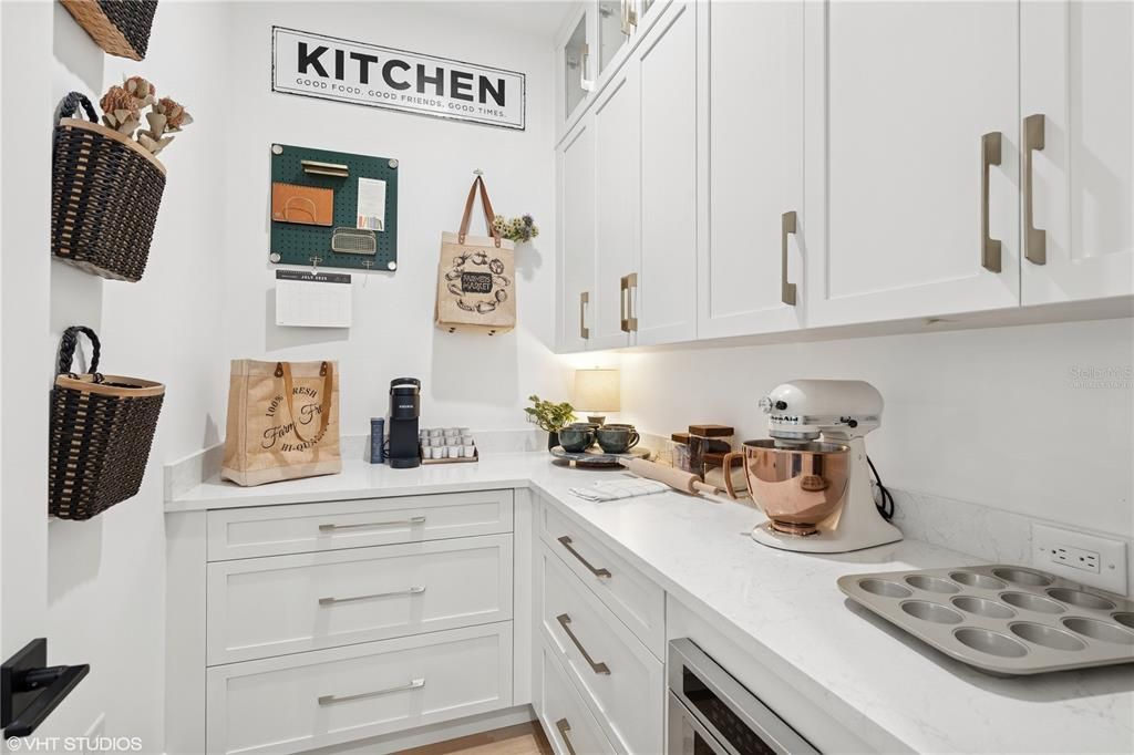 For Sale: $1,200,000 (3 beds, 3 baths, 2369 Square Feet)