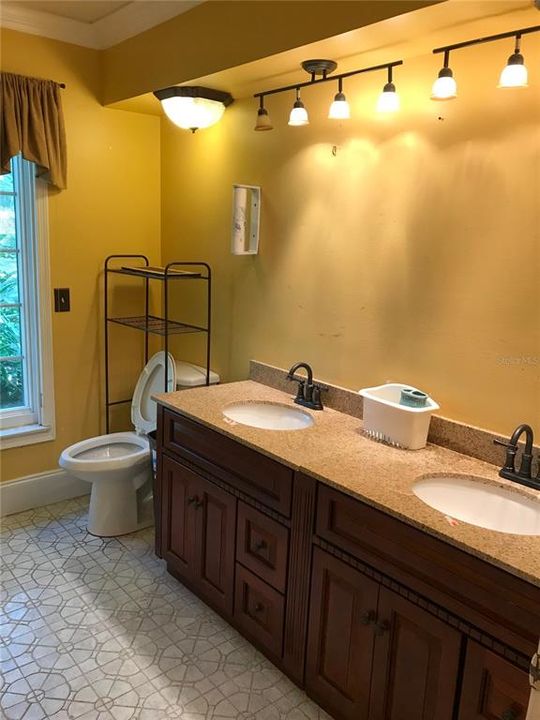 For Sale: $574,963 (9 beds, 4 baths, 4666 Square Feet)