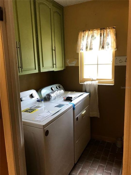 For Sale: $574,963 (9 beds, 4 baths, 4666 Square Feet)