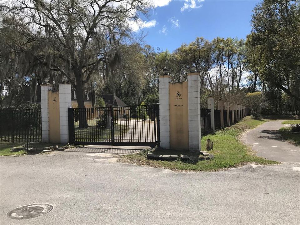 For Sale: $574,963 (9 beds, 4 baths, 4666 Square Feet)