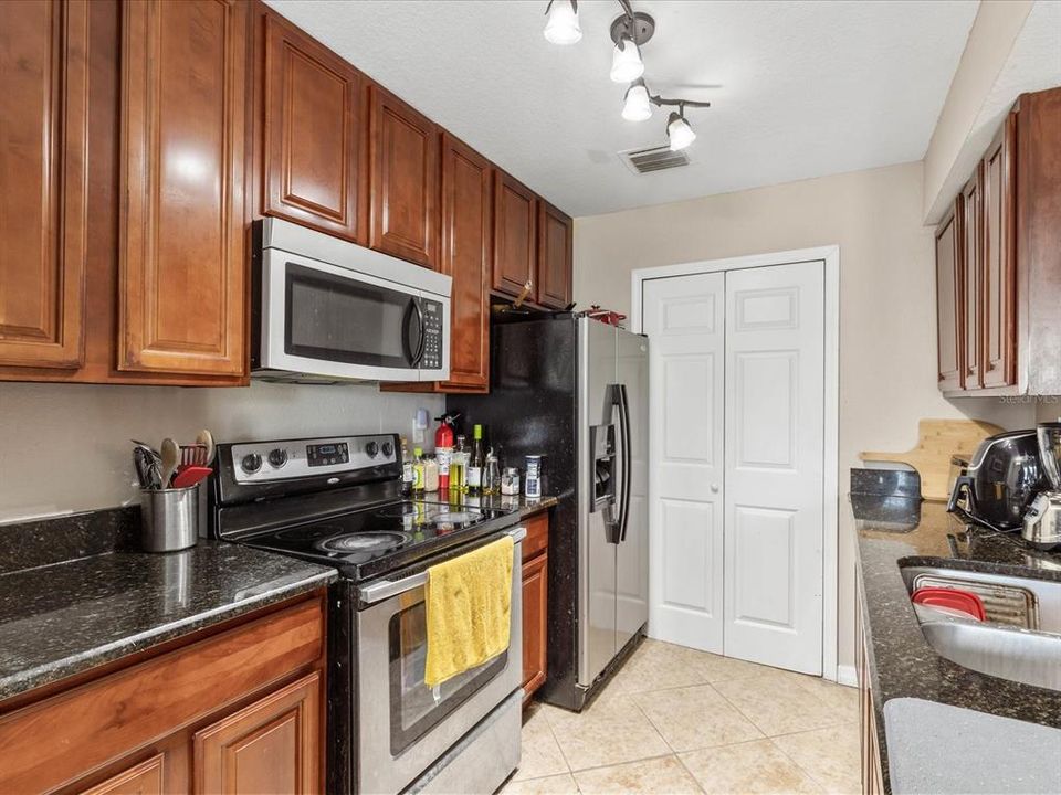 待售: $290,000 (3 贝兹, 2 浴室, 1157 平方英尺)