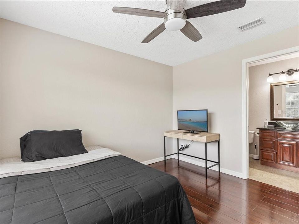 待售: $290,000 (3 贝兹, 2 浴室, 1157 平方英尺)