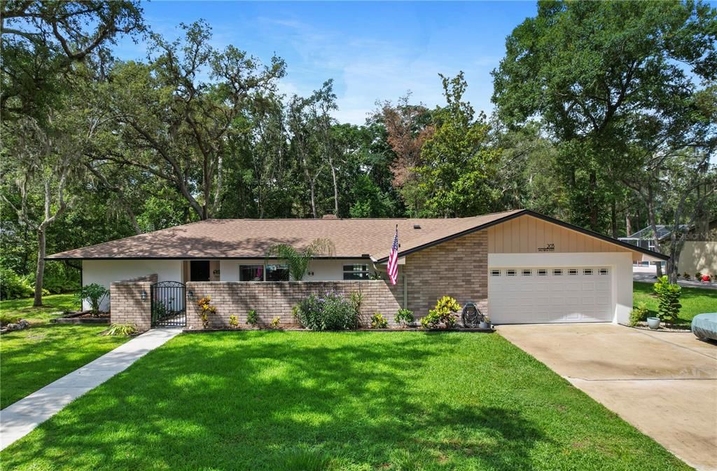 最近售出: $649,000 (4 贝兹, 2 浴室, 2082 平方英尺)