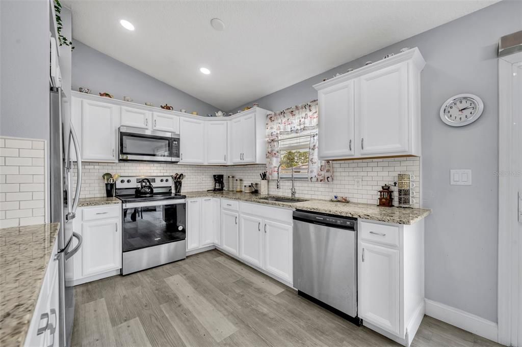 На продажу: $298,000 (3 спален, 2 ванн, 1142 Квадратных фут)