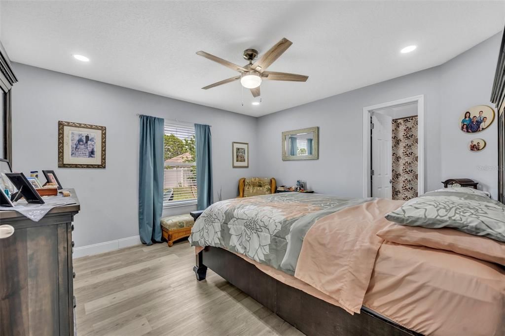 На продажу: $298,000 (3 спален, 2 ванн, 1142 Квадратных фут)