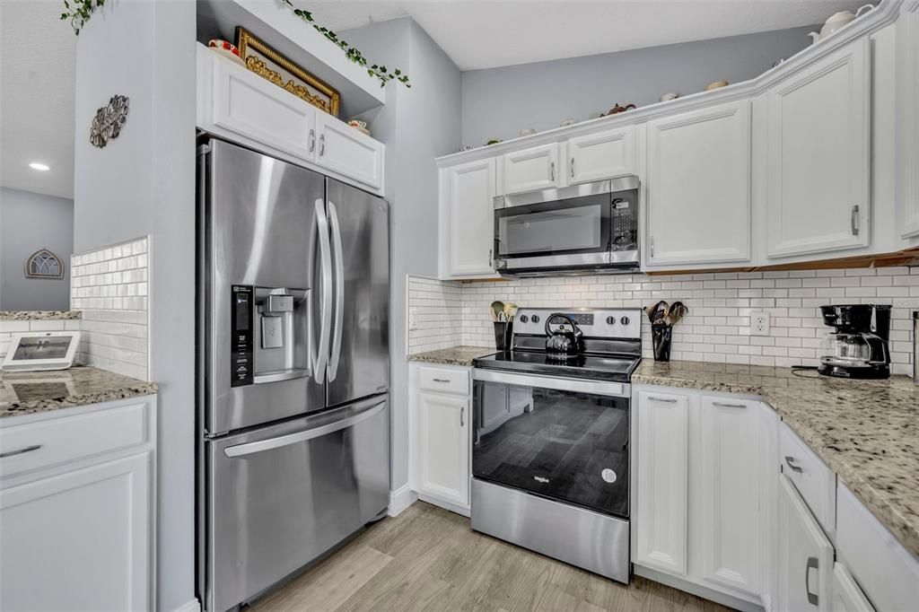 На продажу: $298,000 (3 спален, 2 ванн, 1142 Квадратных фут)