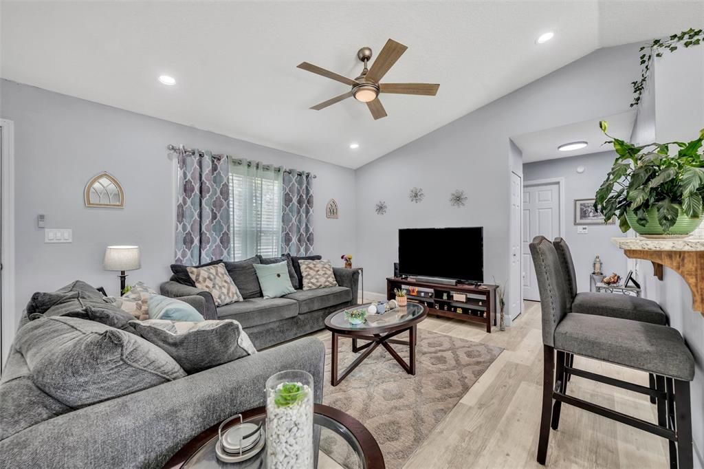 На продажу: $298,000 (3 спален, 2 ванн, 1142 Квадратных фут)