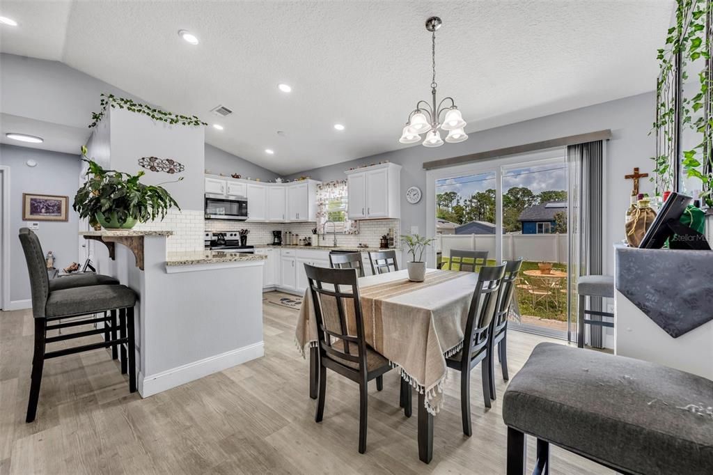 На продажу: $298,000 (3 спален, 2 ванн, 1142 Квадратных фут)