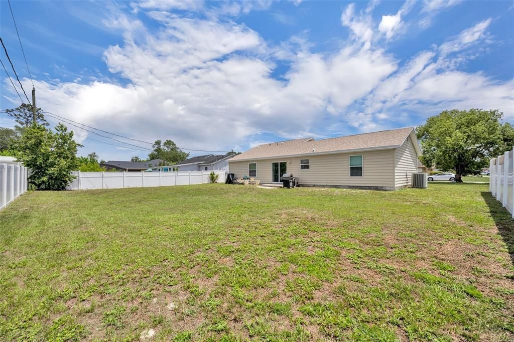 На продажу: $298,000 (3 спален, 2 ванн, 1142 Квадратных фут)