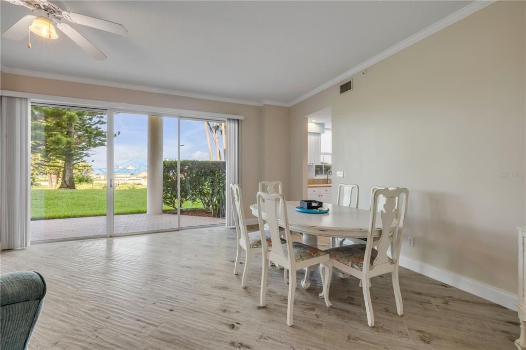 待售: $550,000 (3 贝兹, 3 浴室, 2013 平方英尺)