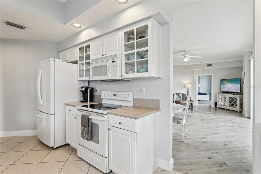 待售: $550,000 (3 贝兹, 3 浴室, 2013 平方英尺)