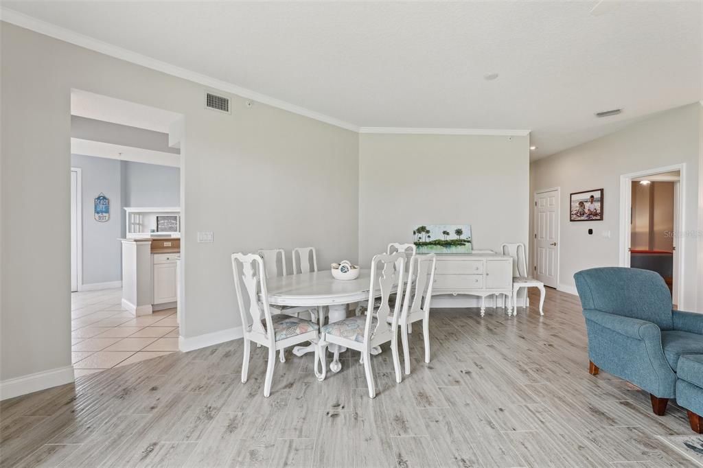 待售: $550,000 (3 贝兹, 3 浴室, 2013 平方英尺)