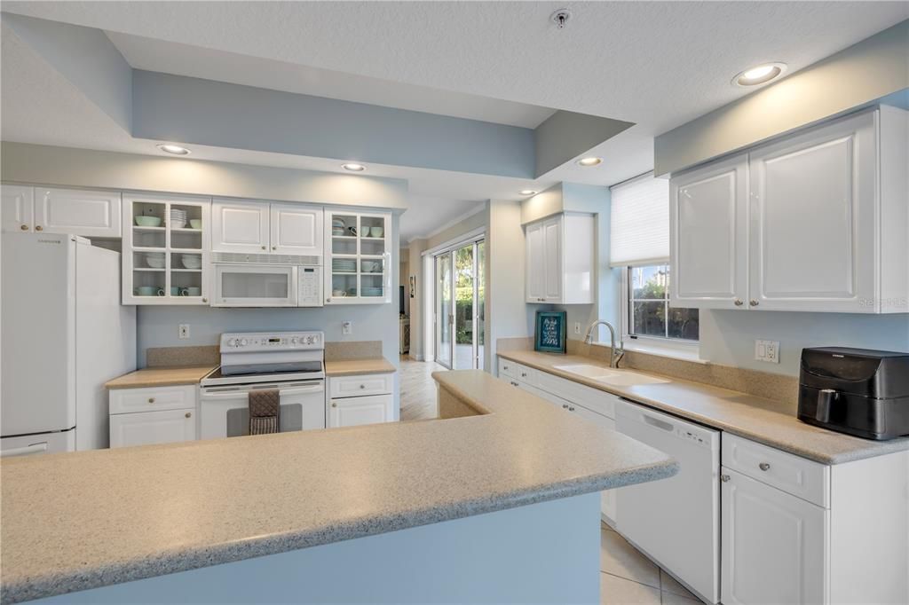 待售: $550,000 (3 贝兹, 3 浴室, 2013 平方英尺)