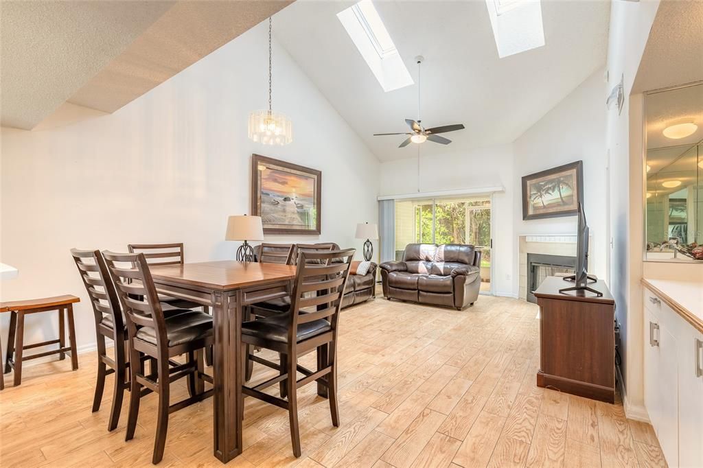 For Sale: $249,500 (2 beds, 2 baths, 1478 Square Feet)