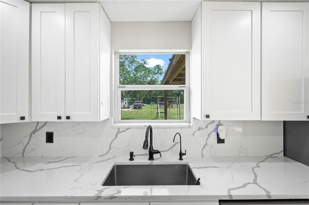 SOLID SURFACE COUNTRERTOPS