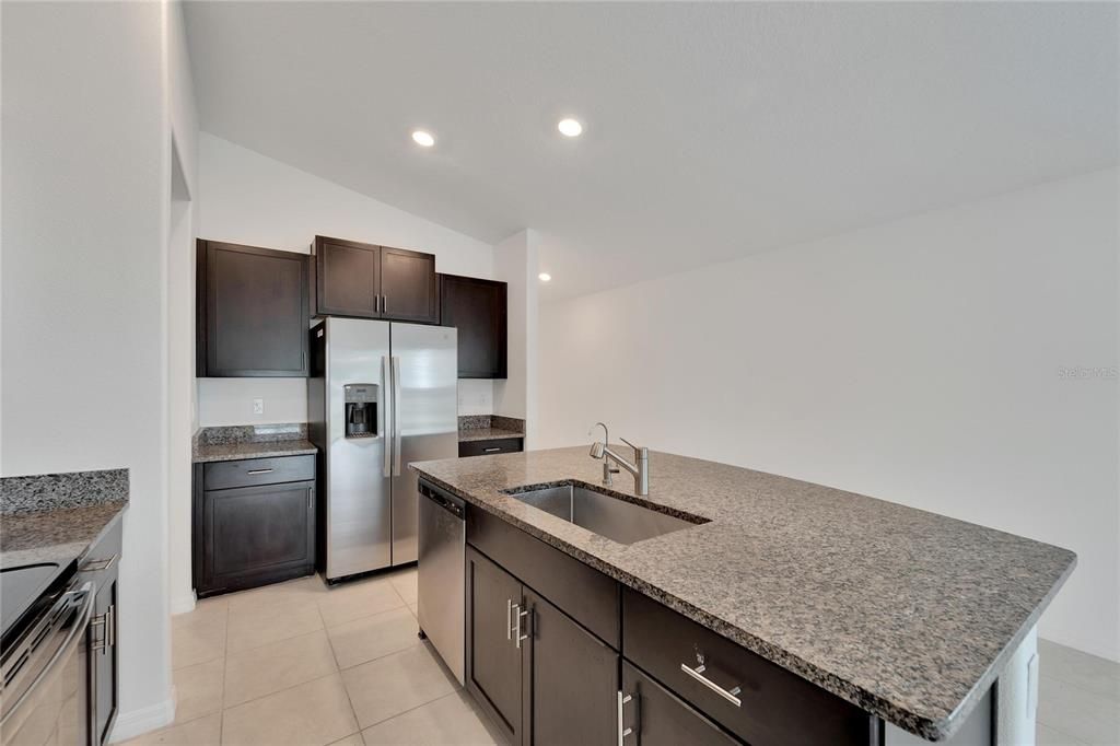 Active With Contract: $265,000 (3 beds, 2 baths, 1484 Square Feet)