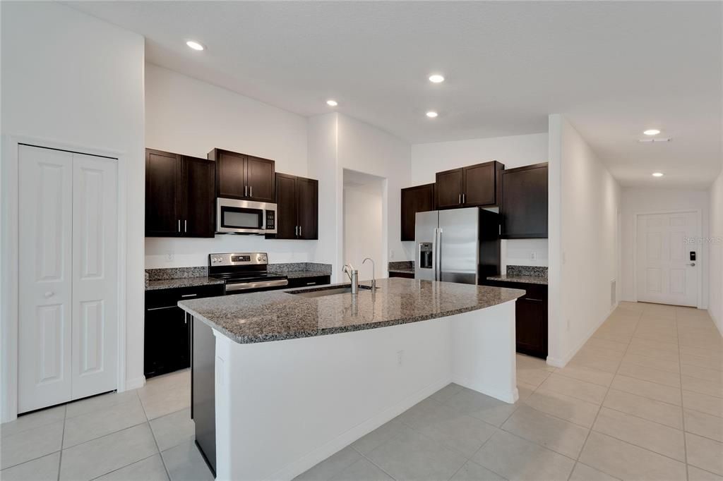 Active With Contract: $265,000 (3 beds, 2 baths, 1484 Square Feet)