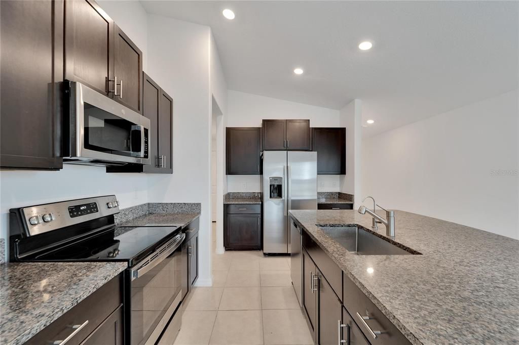 Active With Contract: $265,000 (3 beds, 2 baths, 1484 Square Feet)