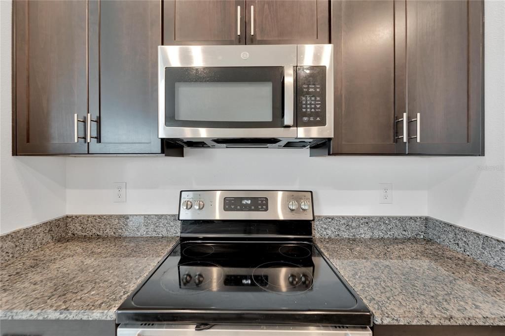 Active With Contract: $265,000 (3 beds, 2 baths, 1484 Square Feet)