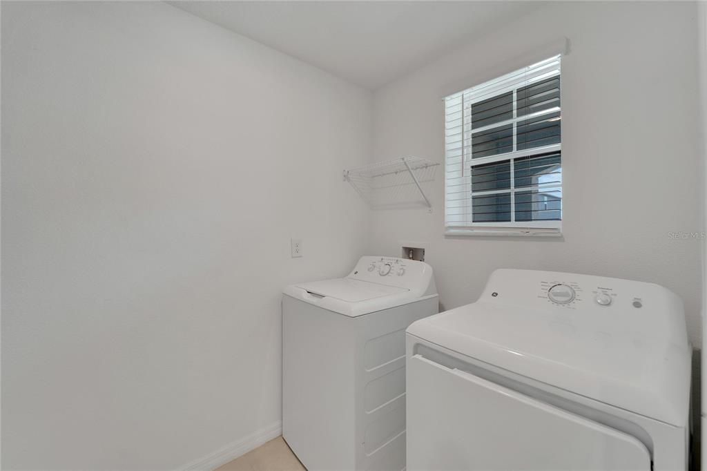 Active With Contract: $265,000 (3 beds, 2 baths, 1484 Square Feet)