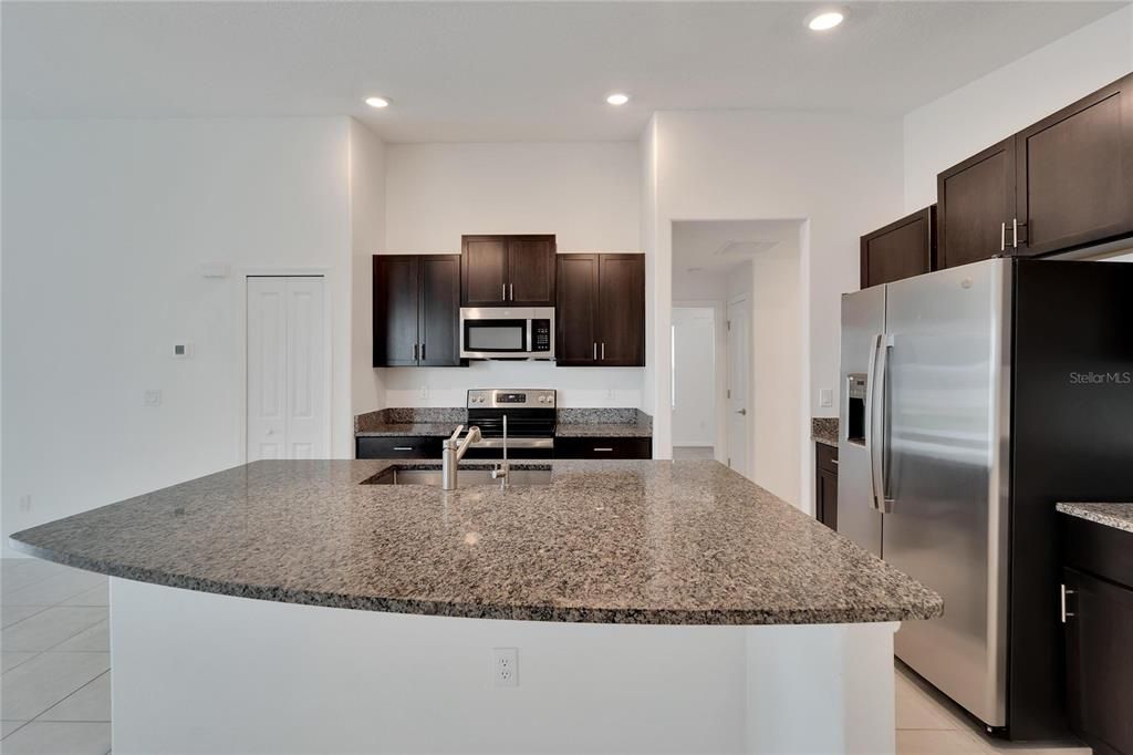 Active With Contract: $265,000 (3 beds, 2 baths, 1484 Square Feet)