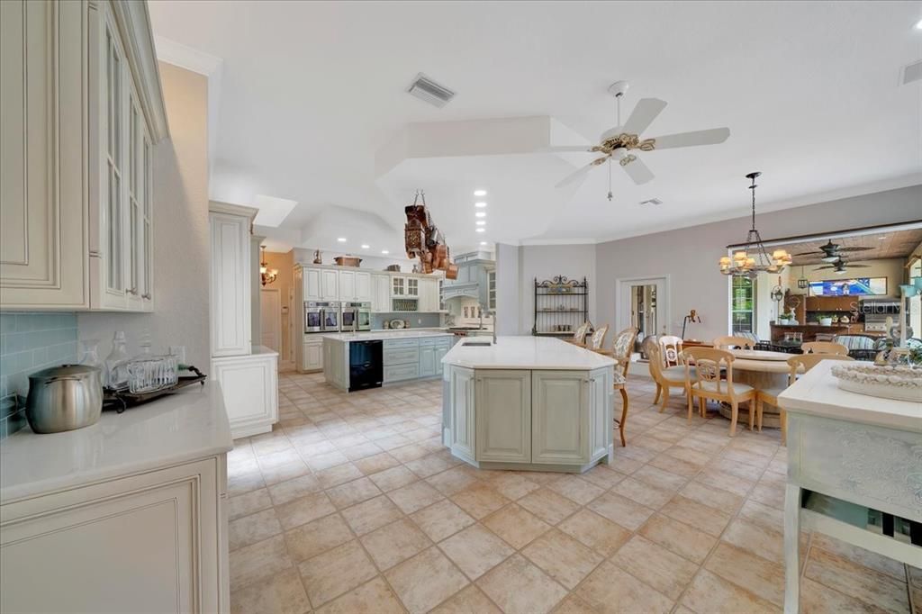 En Venta: $1,150,000 (3 camas, 3 baños, 3732 Pies cuadrados)