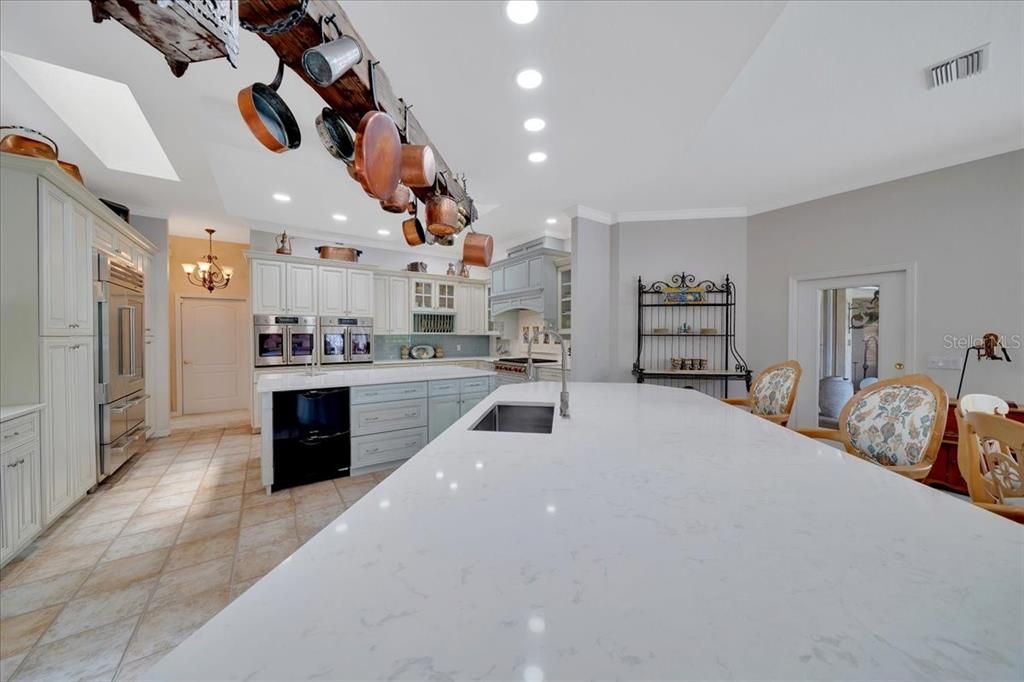 En Venta: $1,150,000 (3 camas, 3 baños, 3732 Pies cuadrados)