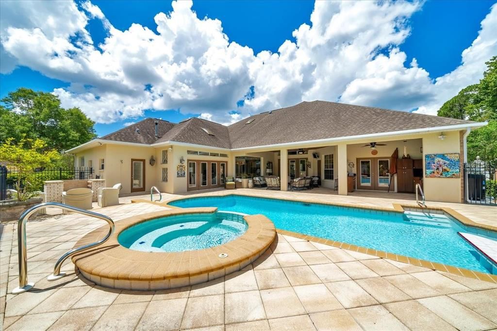 En Venta: $1,150,000 (3 camas, 3 baños, 3732 Pies cuadrados)