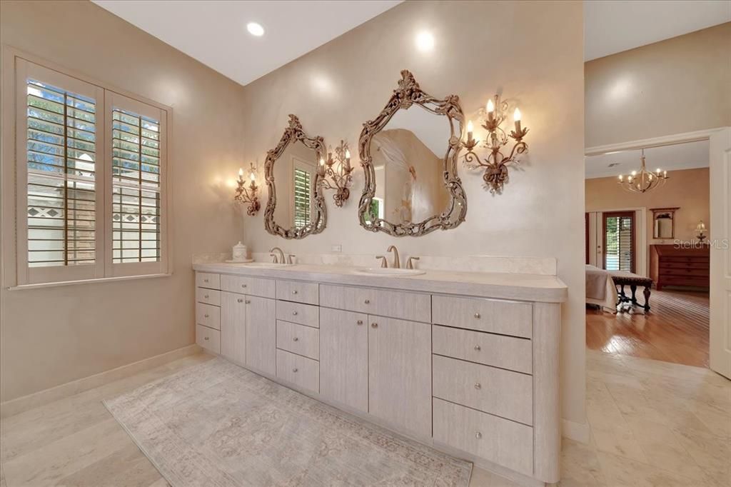 En Venta: $1,150,000 (3 camas, 3 baños, 3732 Pies cuadrados)