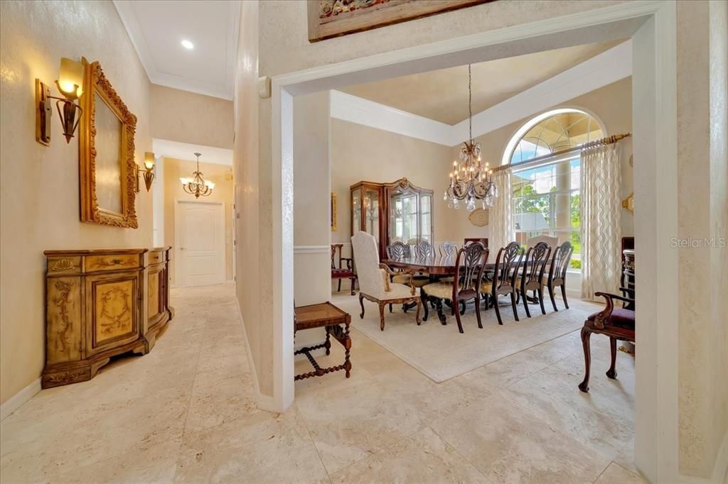 En Venta: $1,150,000 (3 camas, 3 baños, 3732 Pies cuadrados)