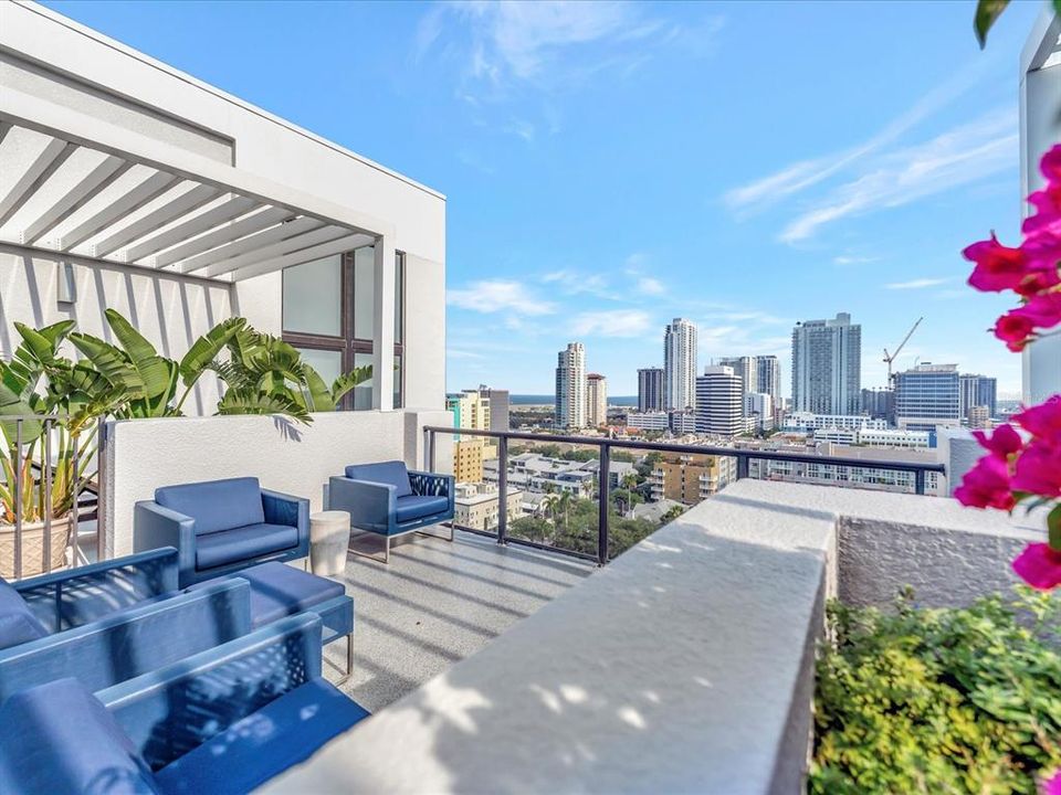 Active With Contract: $3,750 (3 beds, 2 baths, 1684 Square Feet)