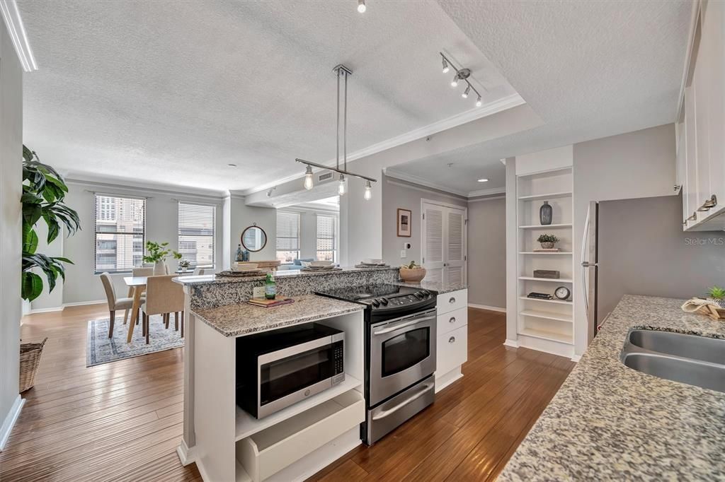 Active With Contract: $3,750 (3 beds, 2 baths, 1684 Square Feet)