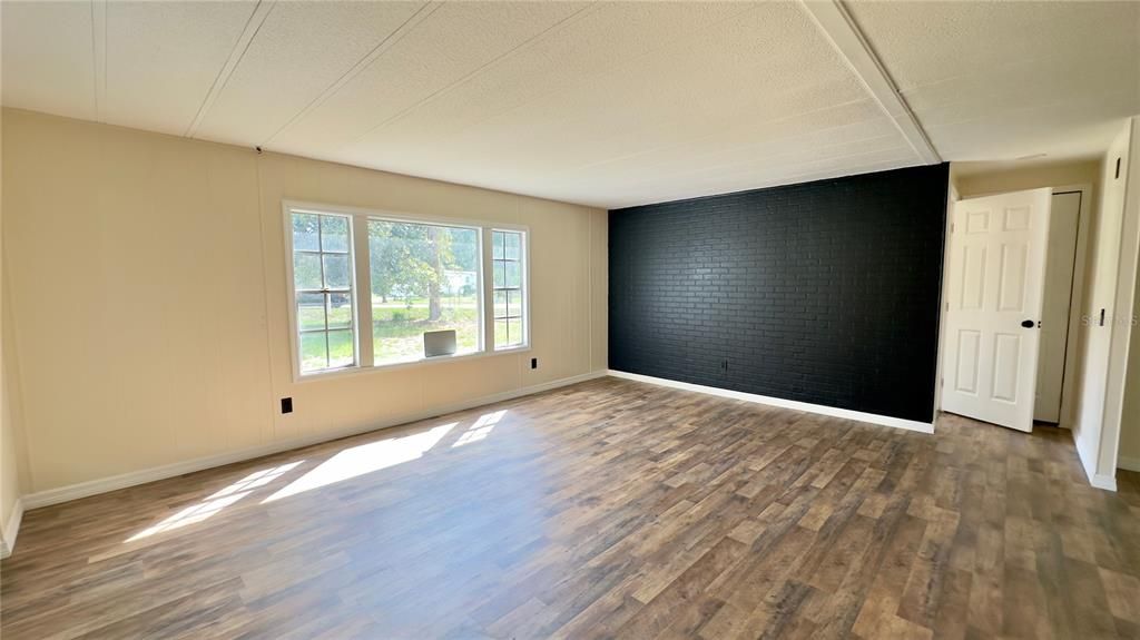 For Sale: $155,000 (3 beds, 2 baths, 1344 Square Feet)