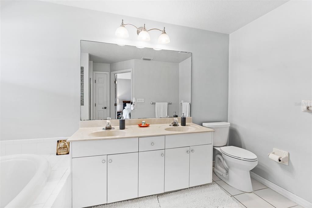 For Sale: $389,000 (3 beds, 2 baths, 1674 Square Feet)