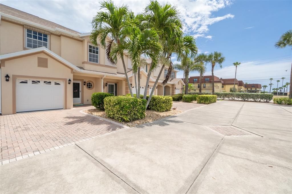 For Sale: $389,000 (3 beds, 2 baths, 1674 Square Feet)