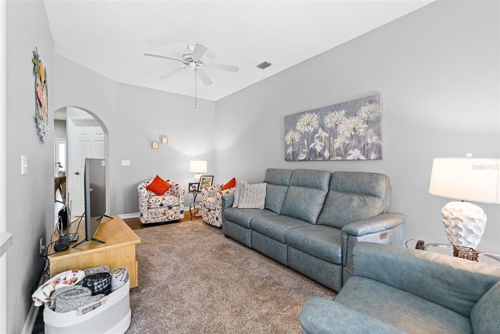 For Sale: $389,000 (3 beds, 2 baths, 1674 Square Feet)