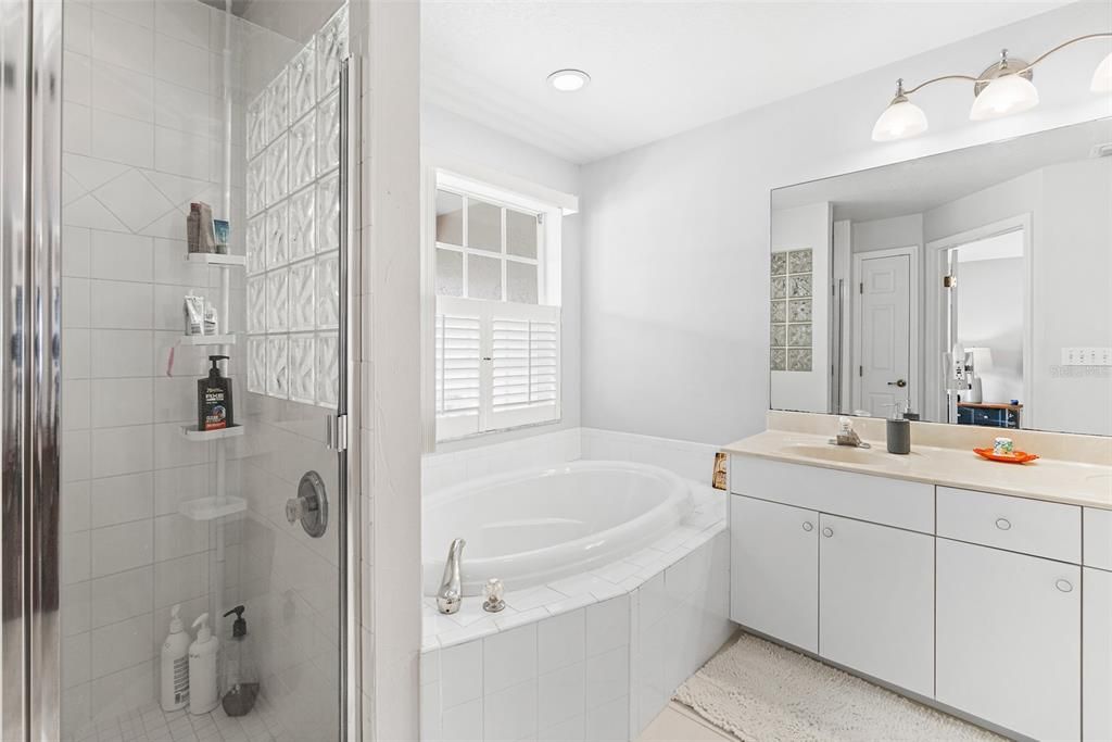 For Sale: $389,000 (3 beds, 2 baths, 1674 Square Feet)