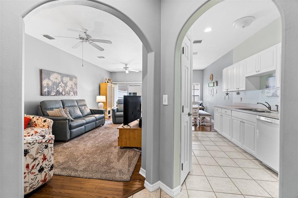 For Sale: $389,000 (3 beds, 2 baths, 1674 Square Feet)