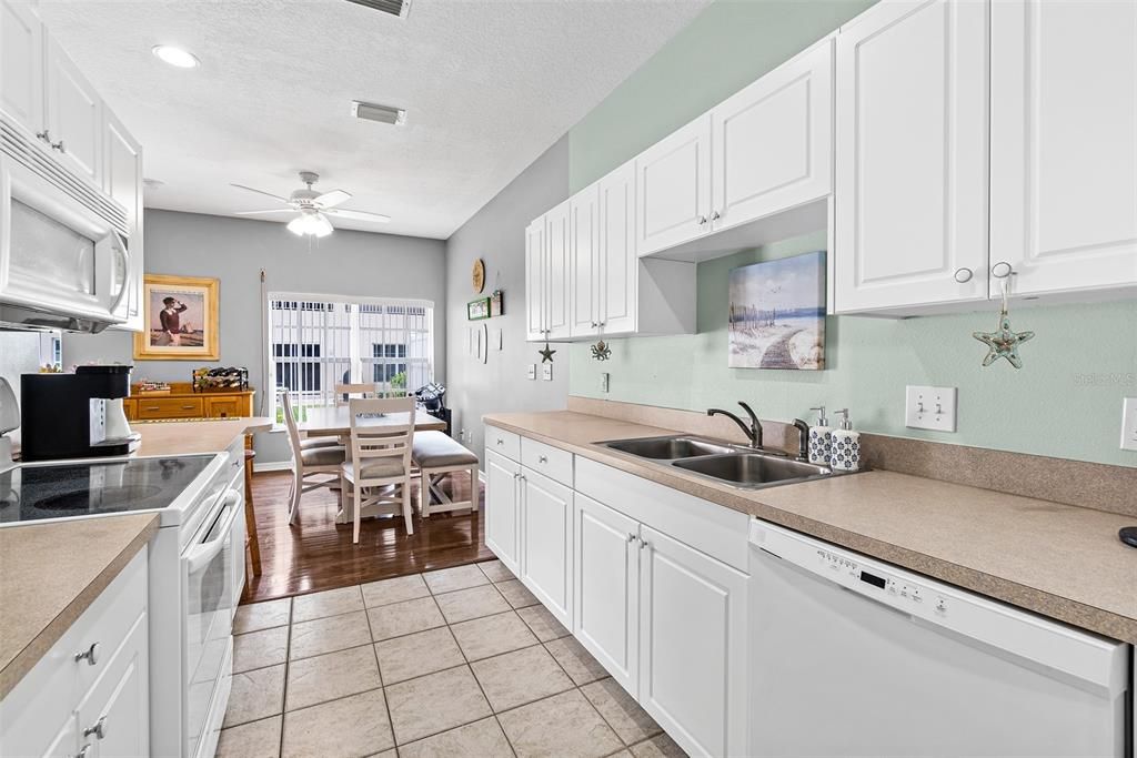 For Sale: $389,000 (3 beds, 2 baths, 1674 Square Feet)
