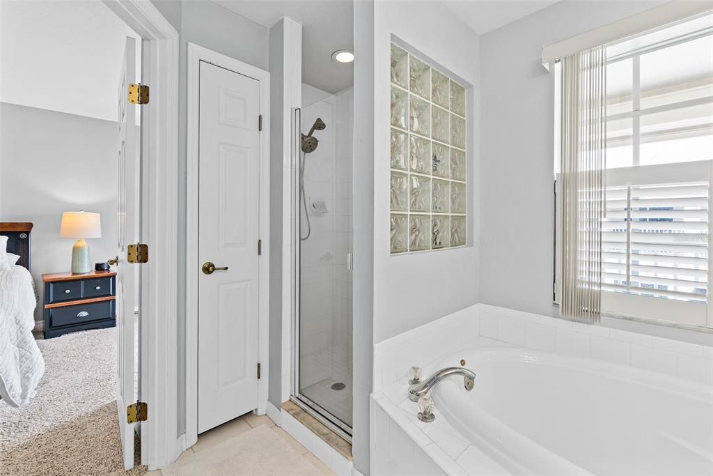 For Sale: $389,000 (3 beds, 2 baths, 1674 Square Feet)