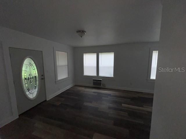 Active With Contract: $159,900 (3 beds, 1 baths, 840 Square Feet)